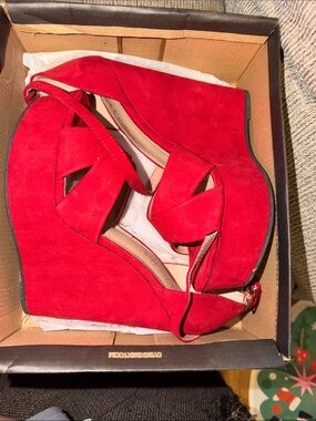 Women’s Mark & Maddux Red Suede Wedge Sandals - size 9
